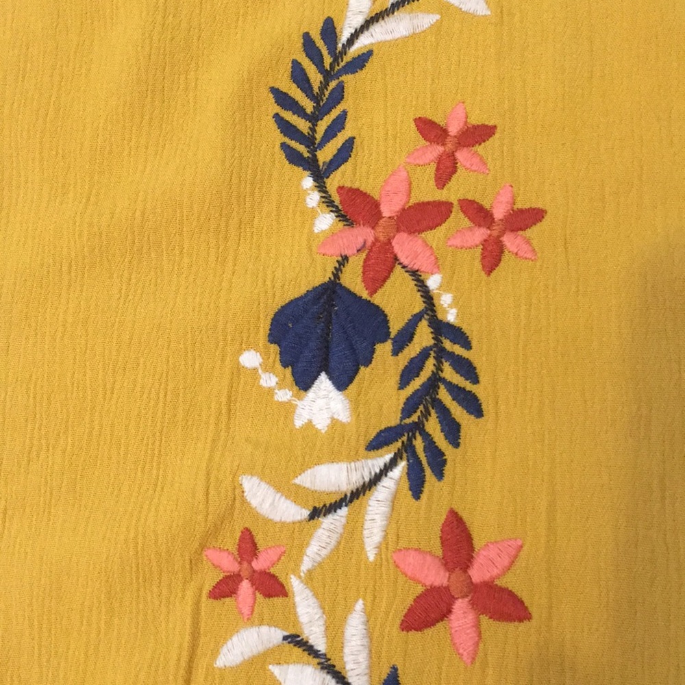Embroidered Tank - Picture 2 of 3